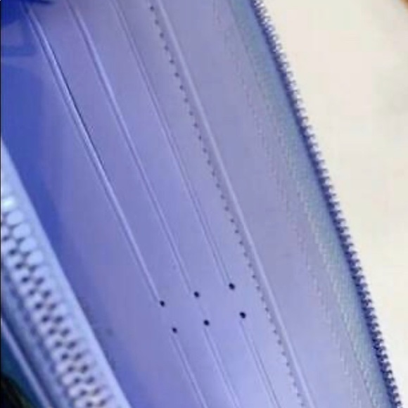 Louis Vuitton Van Gogh LIMITED EDITION is in pristine condition, like new! - Picture 3 of 4